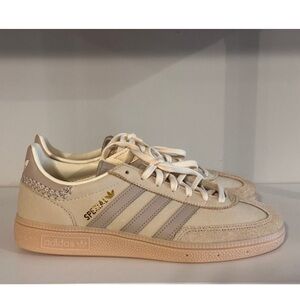 **SOLD ON DEPOP**  Adidas hardball Spezial